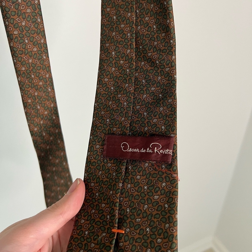 Vintage Oscar De La Renta 100% Silk Paisley Tie - Picture 5 of 10